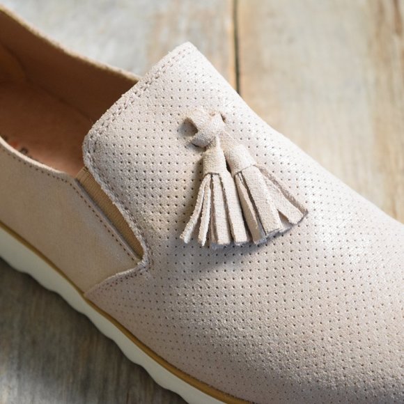 Leather Slip On Shoes | Sneaker | Size 9 Womens Shoe | Casual Shoes | Leather - Picture 4 of 11